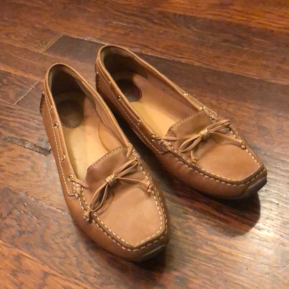Clark’s Tan Loafers Size 10